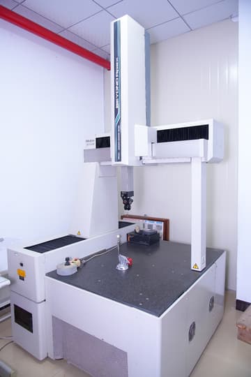 Mitutoyo BEYOND APEX 707 CMM