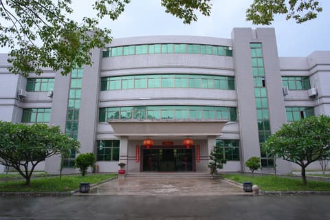漳州基地办公及生产楼正面