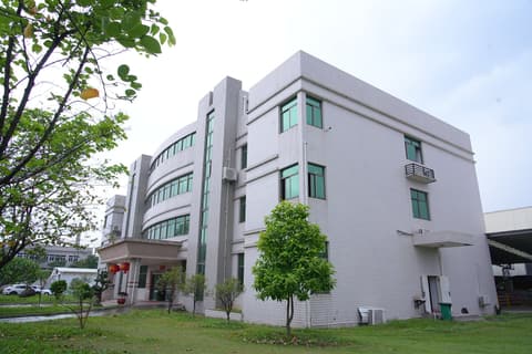 漳州基地办公及生产楼侧景